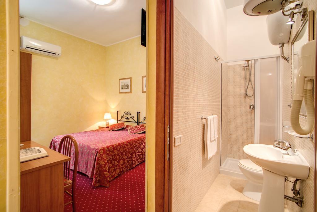 Monti Guest House - Affittacamere Rome Bagian luar foto