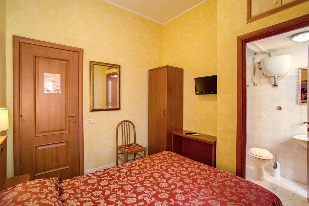 Monti Guest House - Affittacamere Rome Bagian luar foto