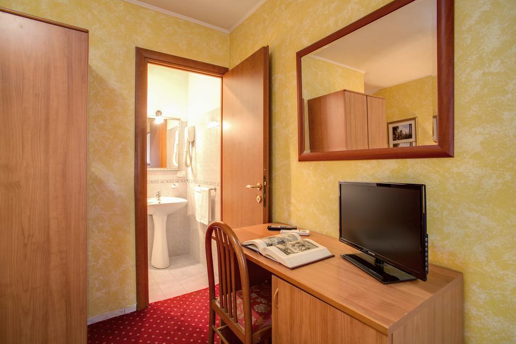 Monti Guest House - Affittacamere Rome Bagian luar foto