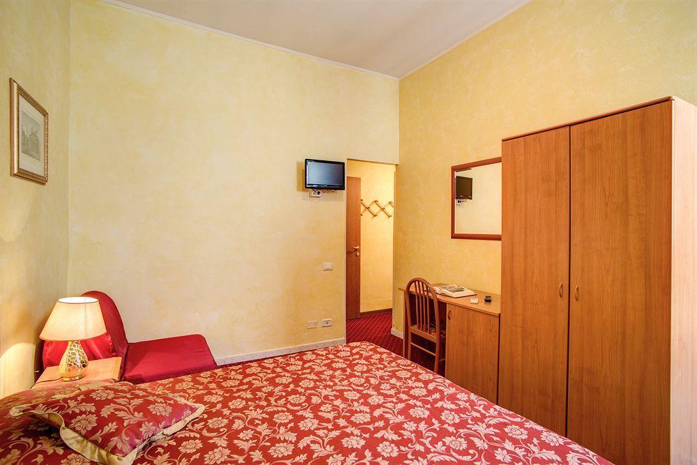 Monti Guest House - Affittacamere Rome Bagian luar foto