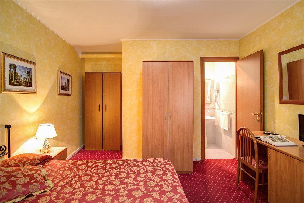 Monti Guest House - Affittacamere Rome Bagian luar foto