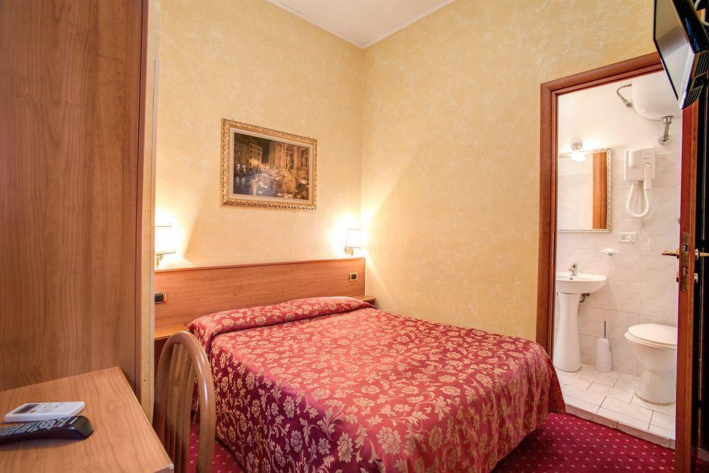 Monti Guest House - Affittacamere Rome Bagian luar foto