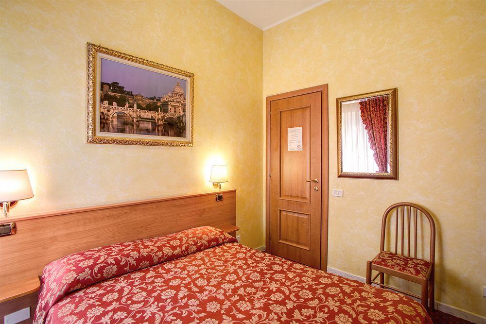 Monti Guest House - Affittacamere Rome Bagian luar foto