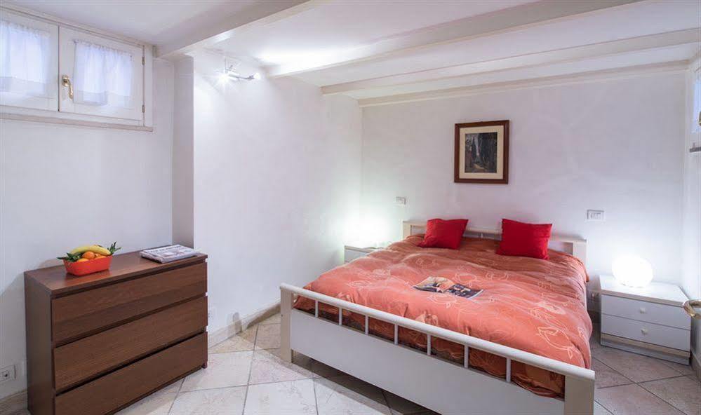 Monti Guest House - Affittacamere Rome Bagian luar foto