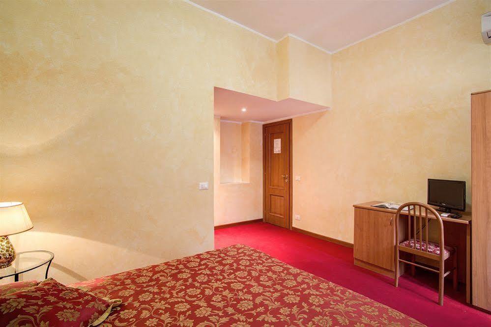 Monti Guest House - Affittacamere Rome Bagian luar foto