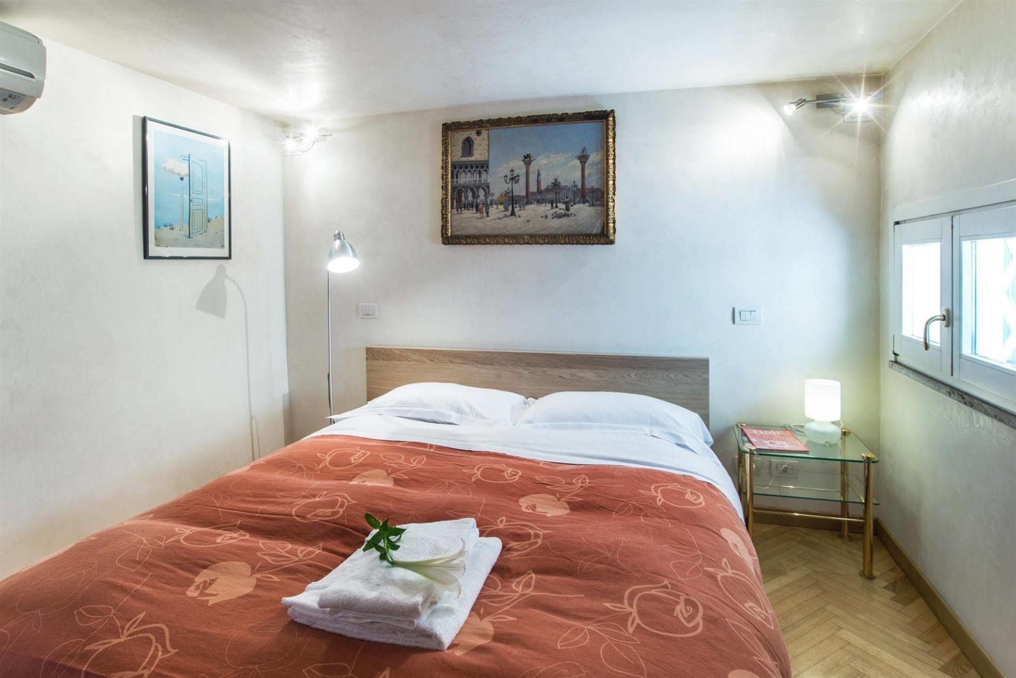 Monti Guest House - Affittacamere Rome Bagian luar foto